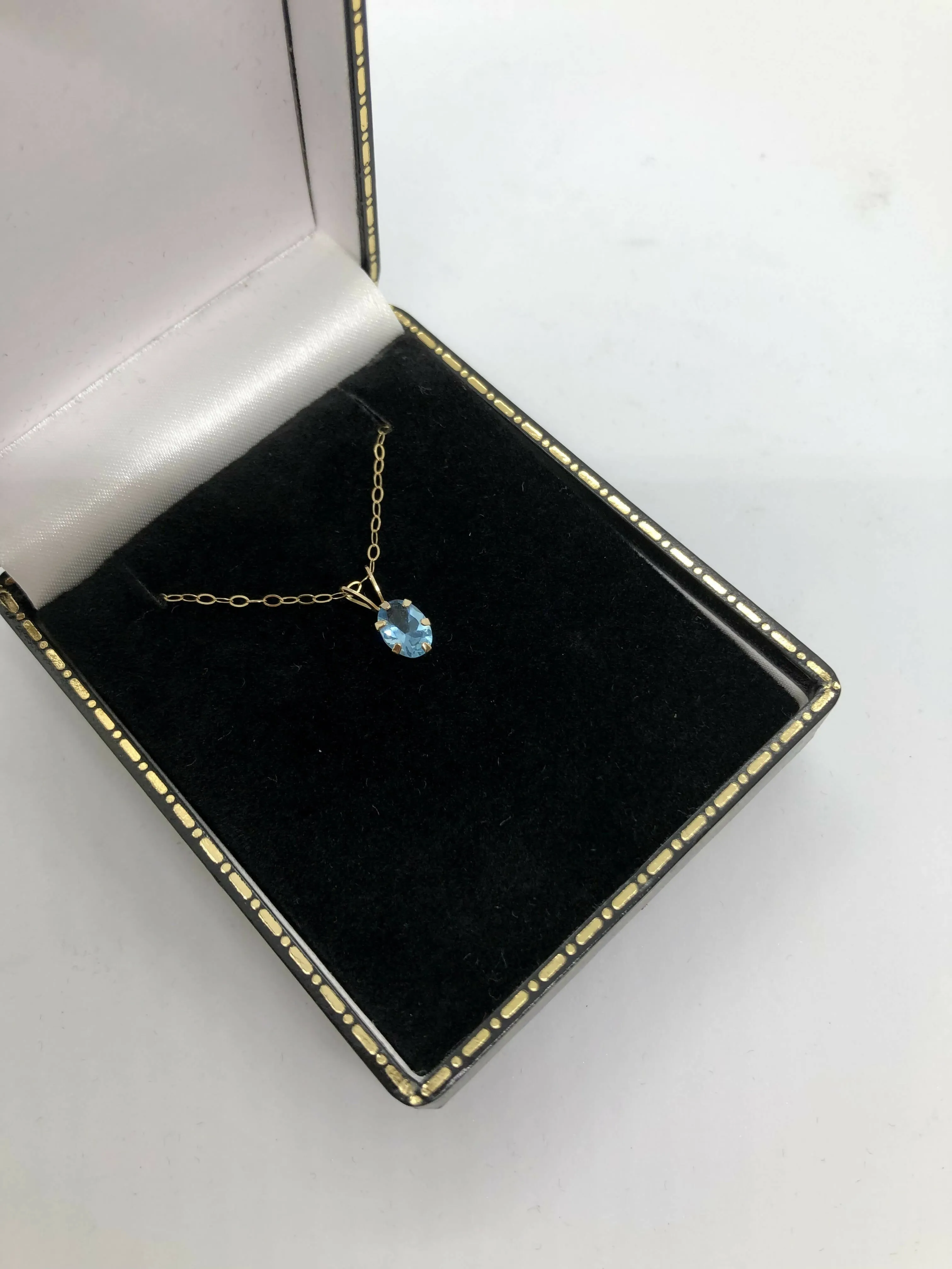 9ct Yellow Gold Brilliant Cut Blue Topaz Pendant