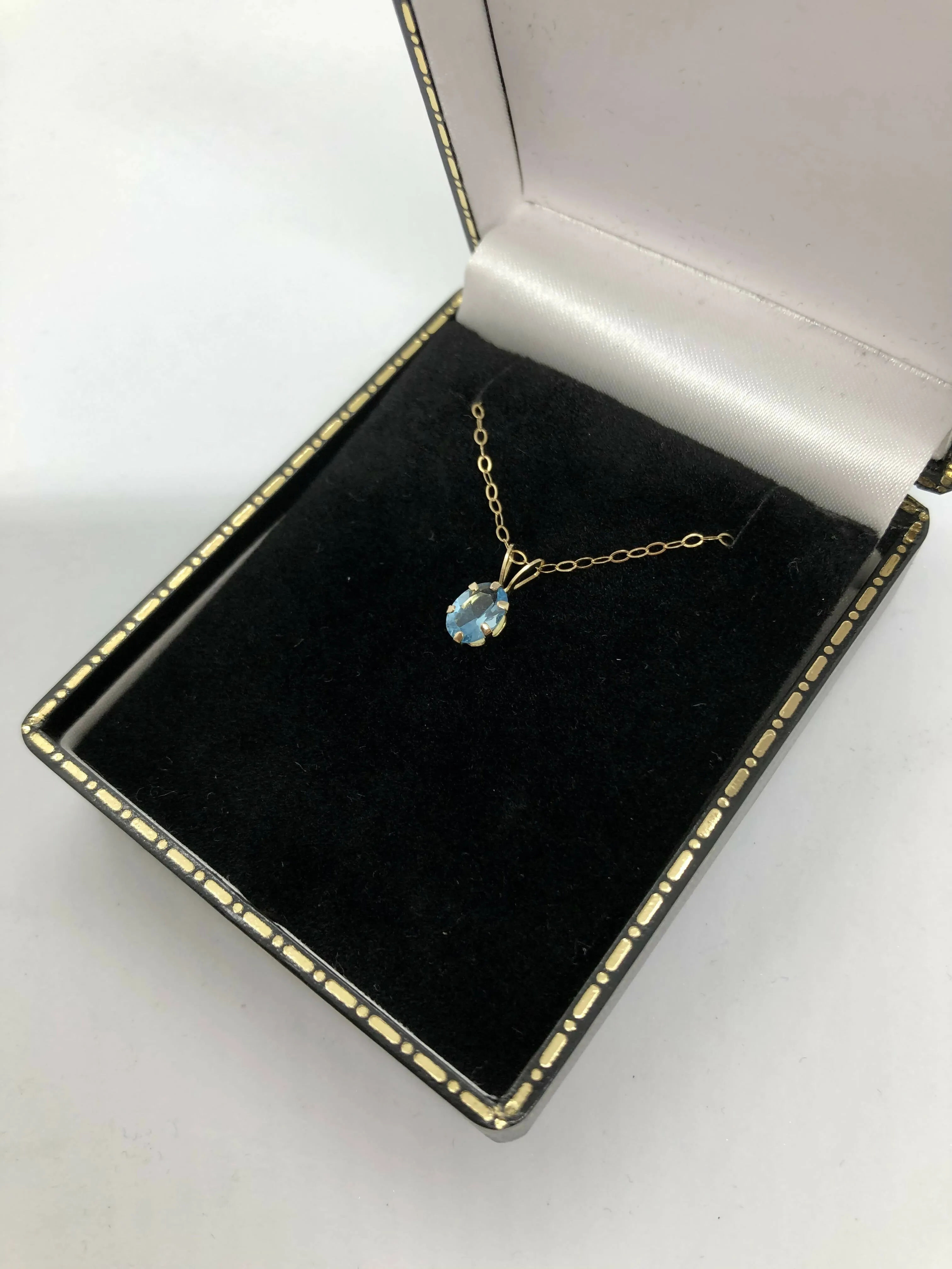 9ct Yellow Gold Brilliant Cut Blue Topaz Pendant