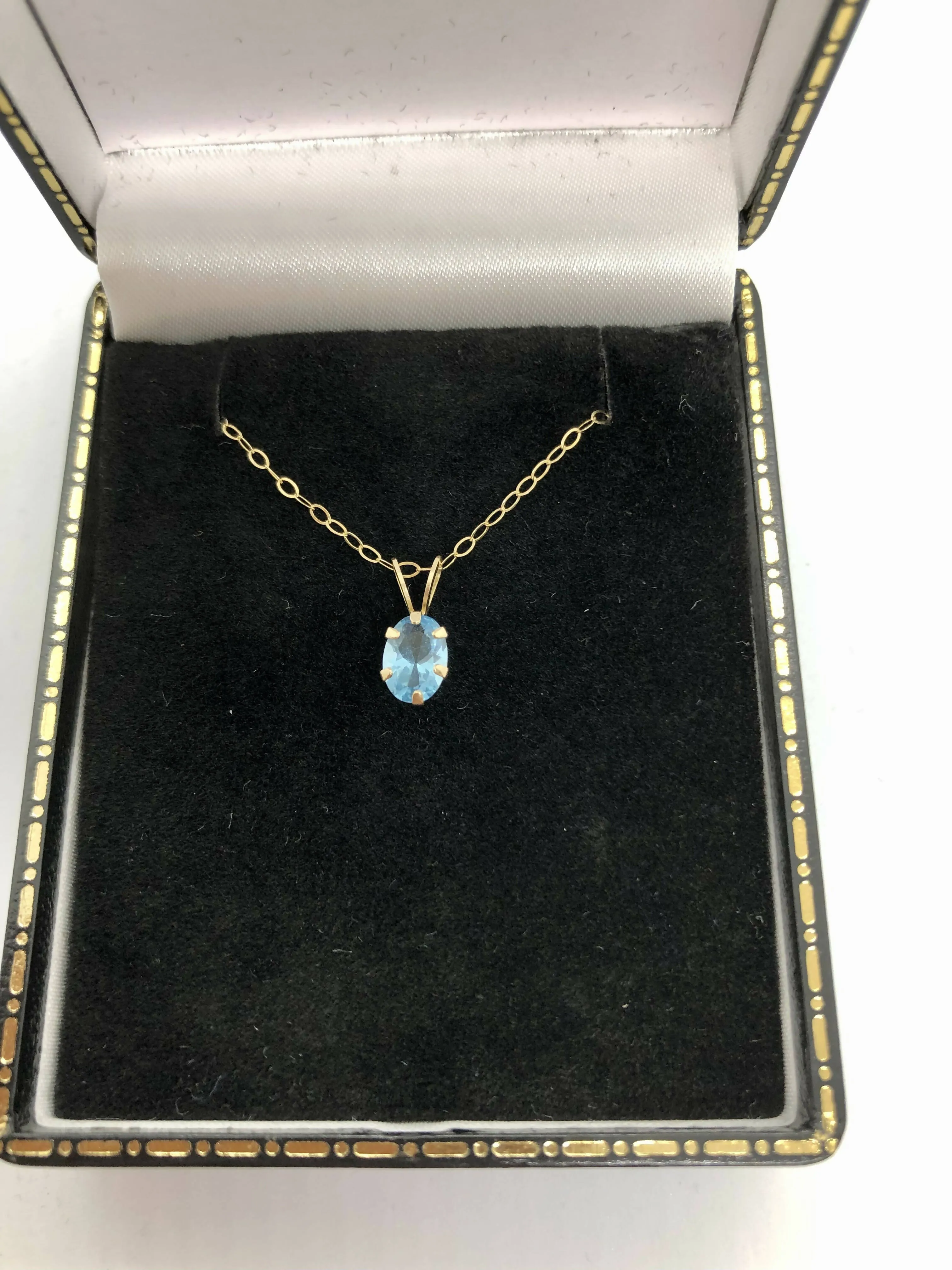 9ct Yellow Gold Brilliant Cut Blue Topaz Pendant