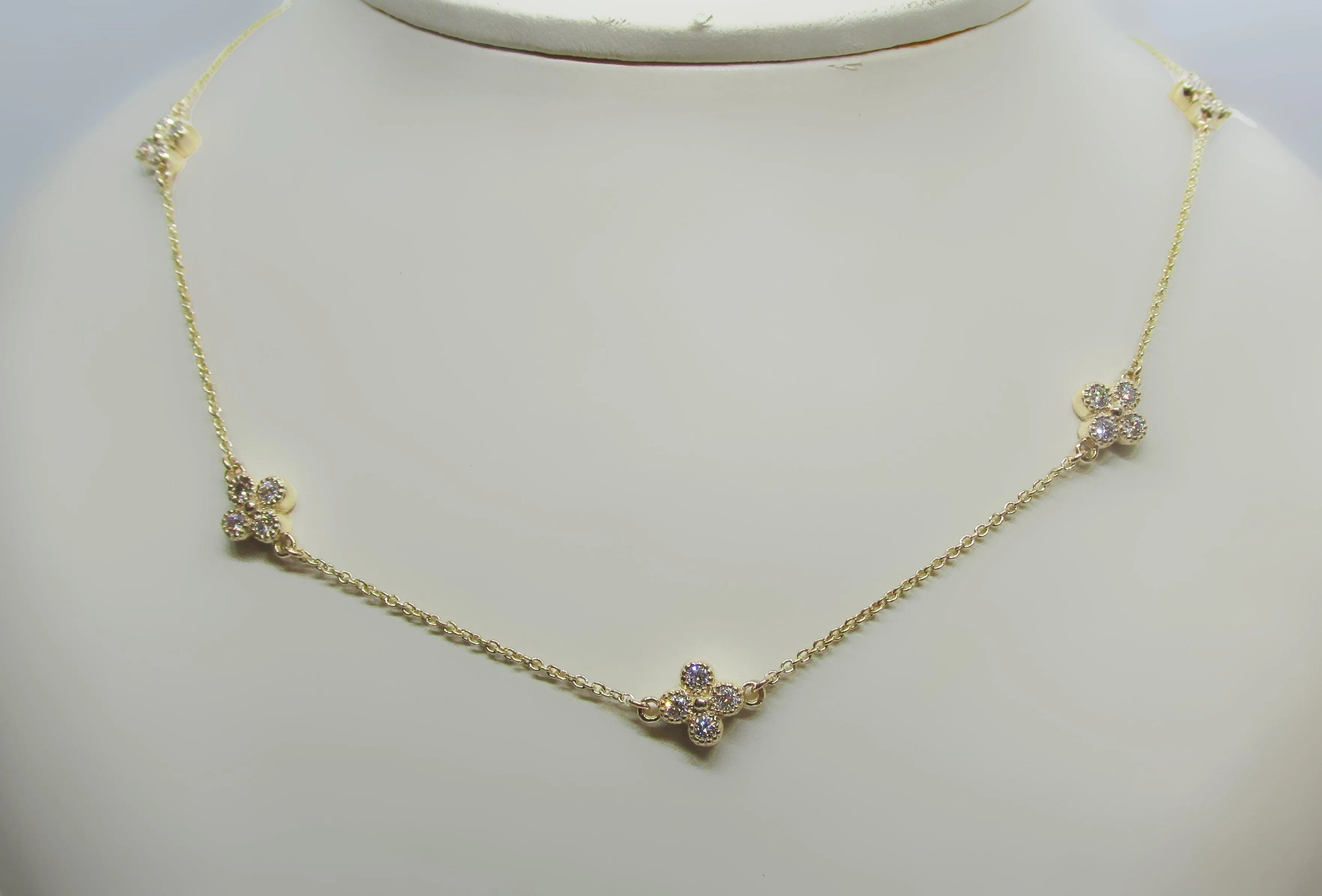 Flower necklace and earring set Yellow Gold